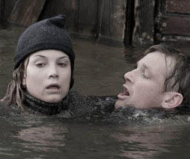 Sylvia Hoeks en Barry Atsma proberen te overleven