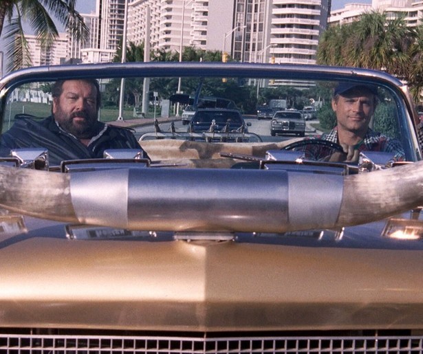 Terence Hill en Bud Spencer raken in een spionagecomplot verzeild