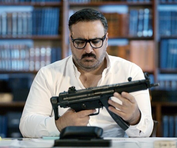 Sinan Can onderzoekt in de nieuwe reportageserie De Wapenroute hoe moordenaars aan hun wapen komen