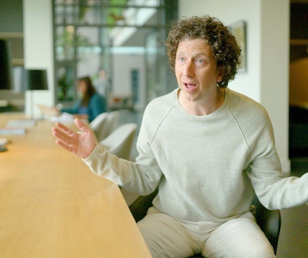 Merijn Scholten sluit het eerste seizoen van De Week van Merijn alweer af op NPO 3