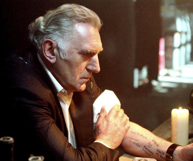 Jan Decleir is een vergeetachtige huurmoordenaar in De Zaak Alzheimer