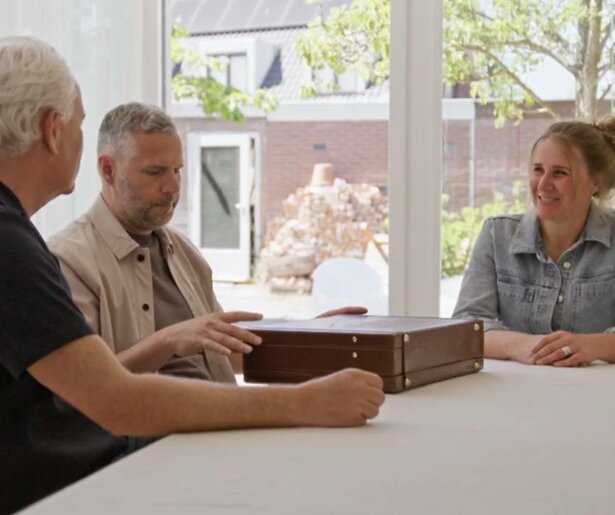 De TV van gisteren: Kijkers zien verrassende wending in De Moeite Waard?!