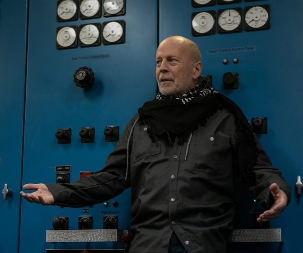 Bruce Willis speelt met levens in de actiefilm Deadlock