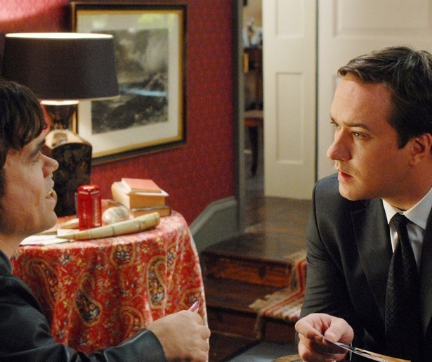 Peter Dinklage verstoort een begrafenis in Death at a Funeral