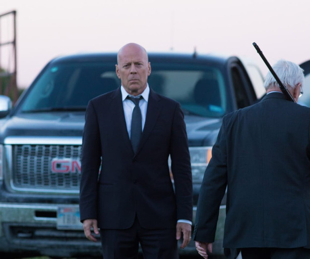 Bruce Willis deelt rake klappen uit in Death Wish