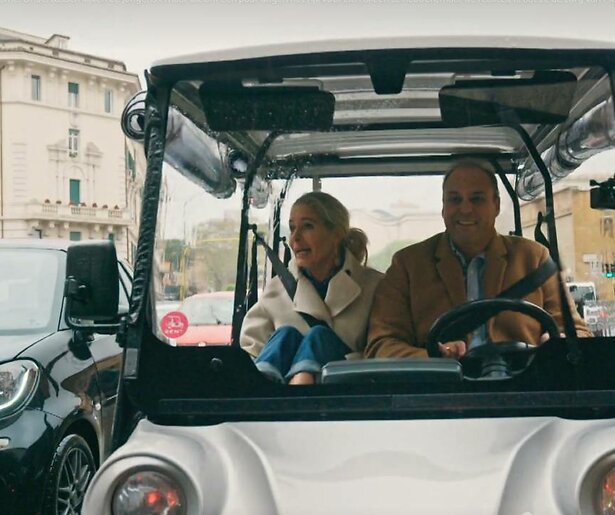 De TV van gisteren: Frans en Mariska Bauer in een golfkar door Rome levert hilarische tv op