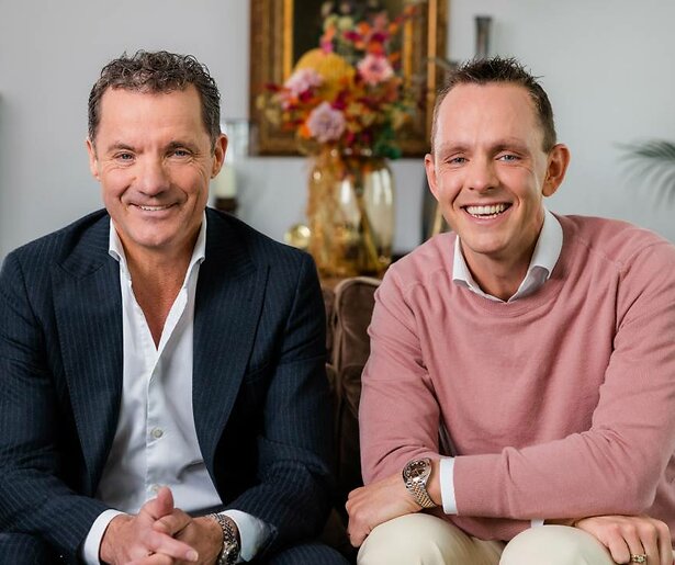 John de Bever en Kees Stevens gaan helemaal los op Kos in De Bevers