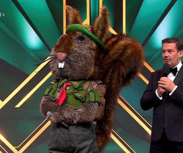 Wie gaat er schuil achter het pak van de Eekhoorn in The Masked Singer 2023?