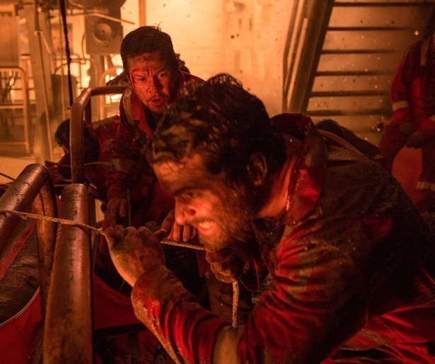 Niemand luistert naar Kurt Russell en Mark Wahlberg in Deepwater Horizon