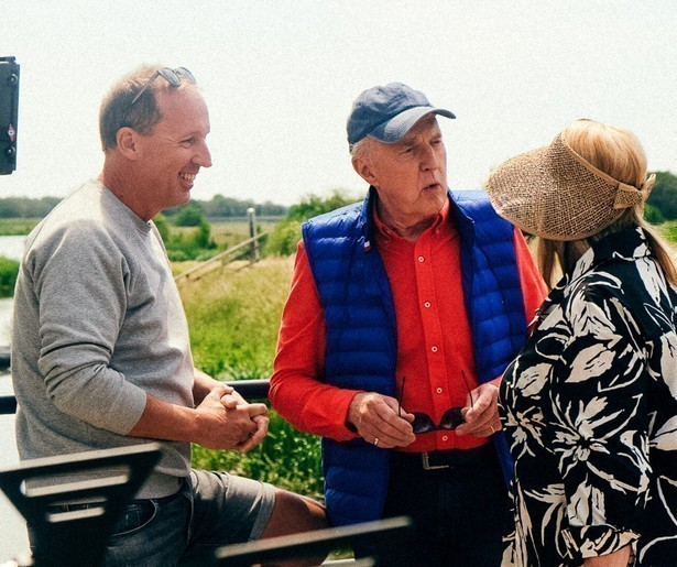 André van Duin en Janny van der Heijden gaan op koeiensafari in slot Denkend aan Holland