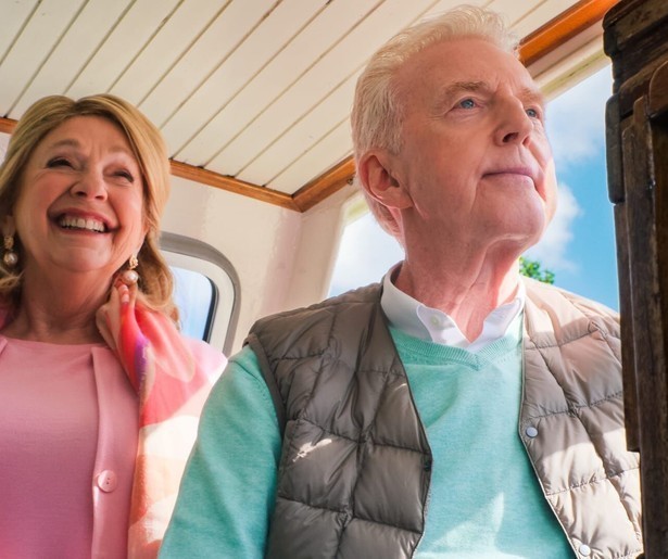 Janny en André krijgen een rondleiding door Paleis Noordeinde in slot Denkend aan Holland