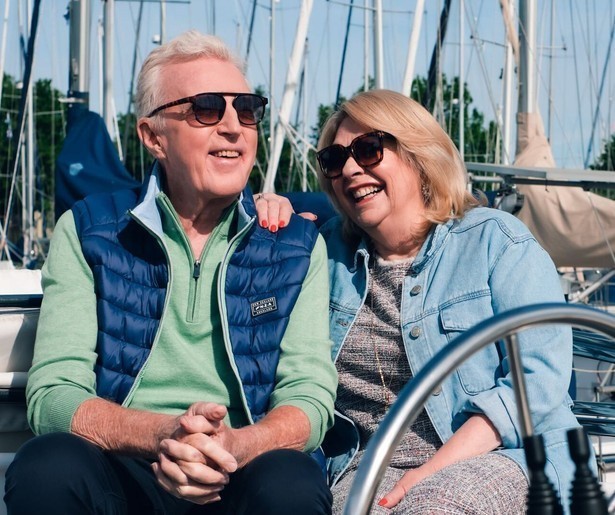 André van Duin en Janny van der Heijden ontmoeten Herman Finkers in Denkend aan Holland