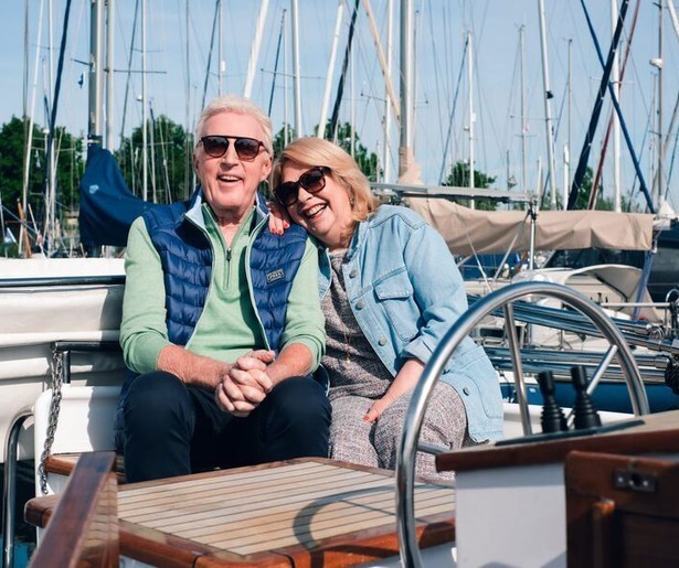 Janny van der Heijden en André van Duin zetten koers richting Urk in Denkend aan Holland