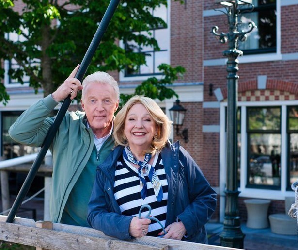 André van Duin en Janny van der Heijden varen in het slot van Denkend aan Holland dezelfde route als Vincent van Gogh