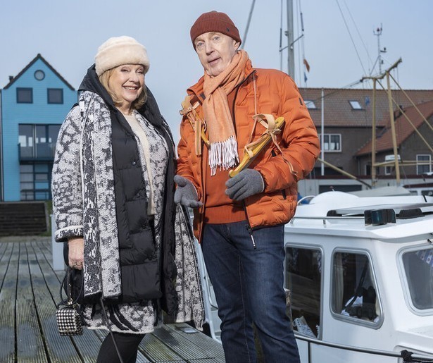 Janny & André vrezen bruggen in Denkend aan Holland