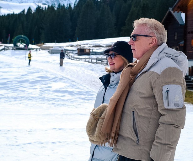 Janny van der Heijden en André van Duin bereiken het eindpunt in slot Denkend aan Zwitserland
