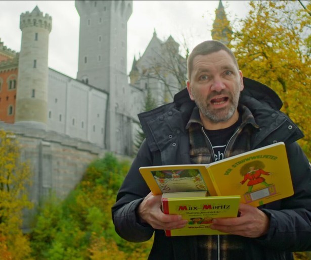 Theo Maassen onderzoekt of je grappen kunt maken over WOII in Der Theo