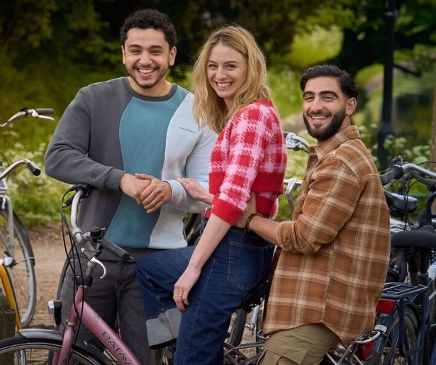 Laura is ontstemd over actie van Suus in Dertigers