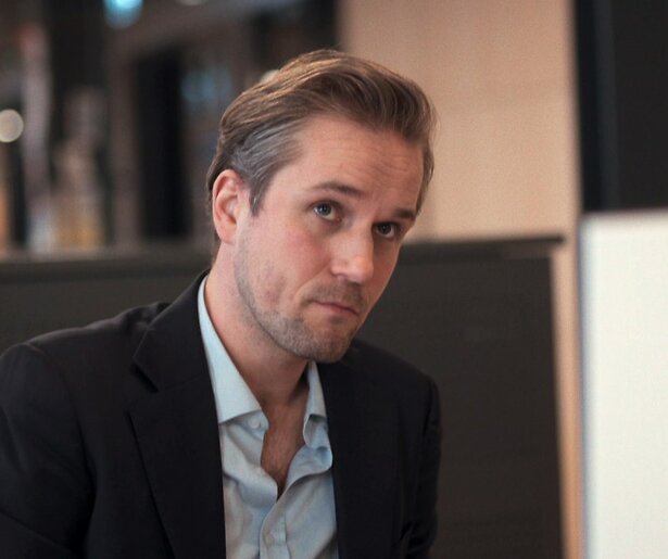 Bart viert zijn veertigste verjaardag in de slotaflevering van Dertigers