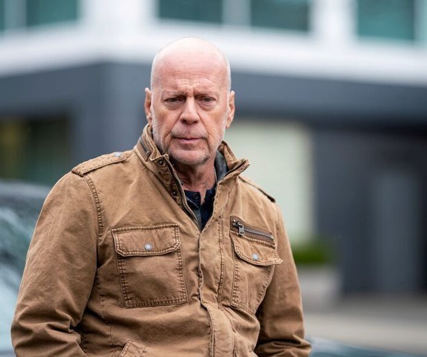 Bruce Willis zoekt antwoorden ondanks zijn celstraf in Detective Knight: Redemption