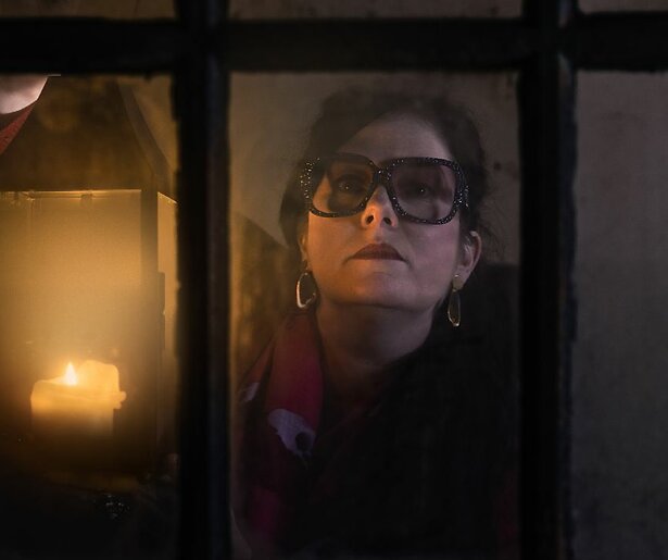 Kunstenares Tinkebell zet de verhoudingen op scherp in De Verraders