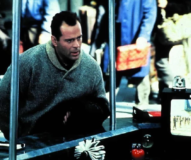 Bruce Willis moet de boel weer zien te redden in Die Hard 2