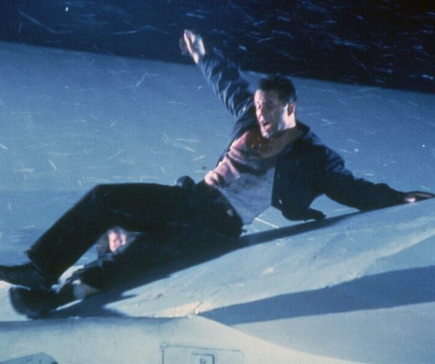 Bruce Willis moet het weer opnemen tegen allerlei terroristen in Die Hard 2