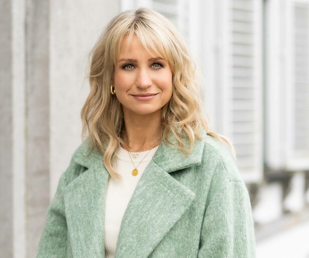 Dionne Stax is de nieuwe presentator van TV Monument