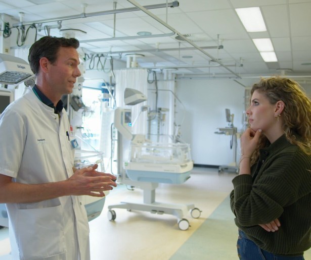 Rachel Rosier neemt de richtlijn voor vroeggeboorten onder de loep in Dit Is de Kwestie