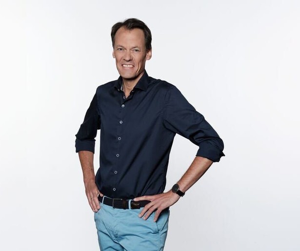 Tijs van den Brink zorgt met talkshow Dit Is Tijs voor wat diepgang op de zondagochtend