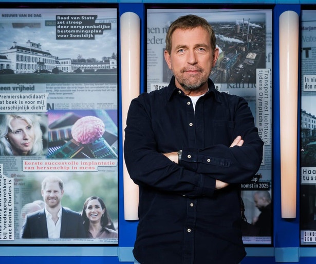 Harm Edens blikt in extra aflevering terug op acht jaar Dit Was het Nieuws bij AvroTros