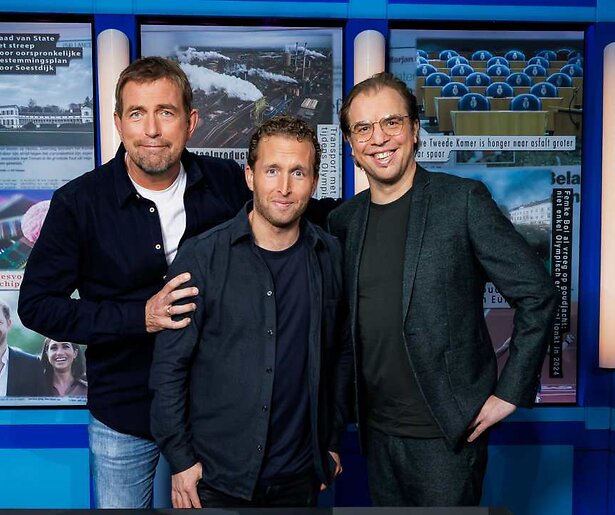 Jan Jaap van der Wal en Peter Pannekoek ontvangen het comedytalent van 2024 in Dit Was het Nieuws