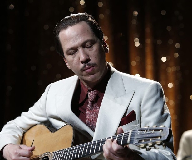 Reda Kateb speelt alsof zijn leven ervan afhangt in Django