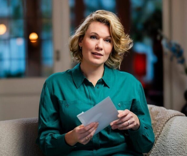 Marlijn Weerdenburg gaat voor de onwetende Harriët op onderzoek uit in DNA Onbekend