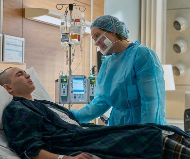 Molly Parker probeert grip te krijgen op haar eigen leven in dubbele aflevering Doc