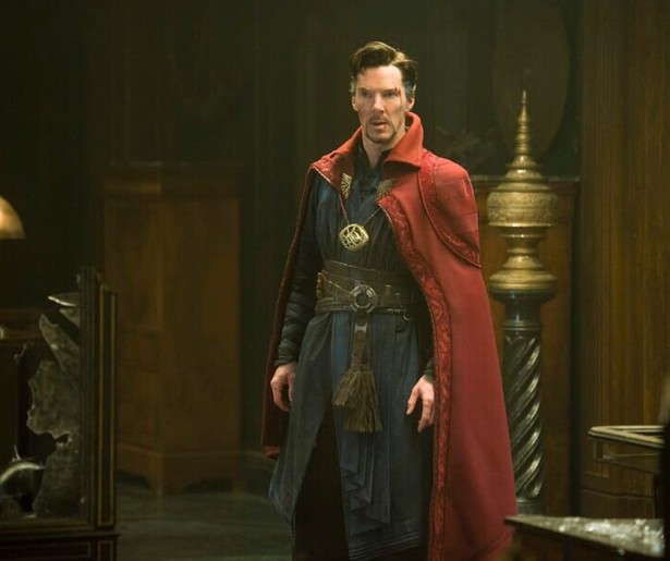 Benedict Cumberbatch haalt zijn beste toverkunsten uit de kast in Doctor Strange