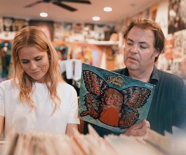 Ilse DeLange en Frank Evenblij sluiten hun reis in Dolly for President af in Tennessee