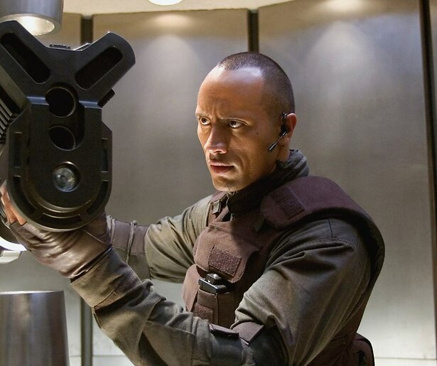 Dwayne Johnson neemt het op tegen de monsters op Mars in Doom