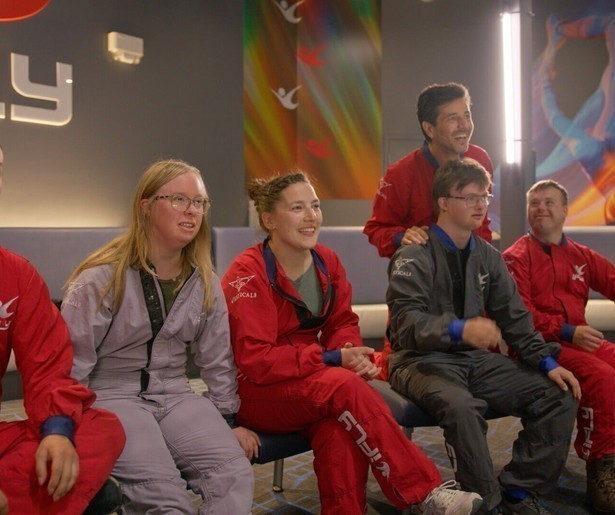 Het zesde seizoen van Down the Road begint gelijk goed met skydiven in Canada