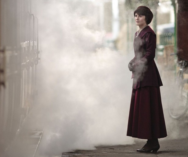 Edith stapt uit de schaduw in Downton Abbey