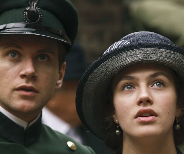 De Eerste Wereldoorlog staat op punt van uitbreken in seizoensslot Downton Abbey