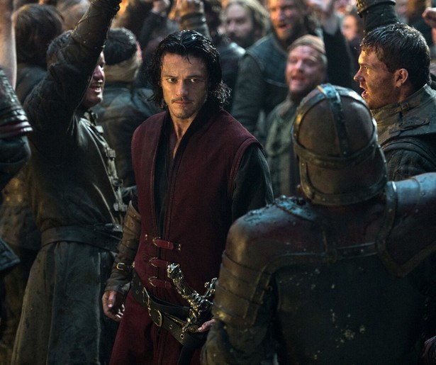 Luke Evans kan opeens alles aan in Dracula Untold