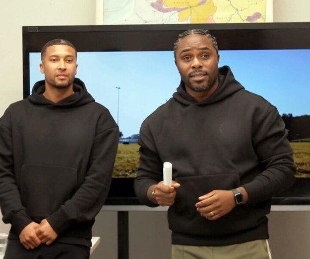 Oud-voetballers Edson Braafheid en Gianni Zuiverloon geven in Dream School les over mentale gezondheid