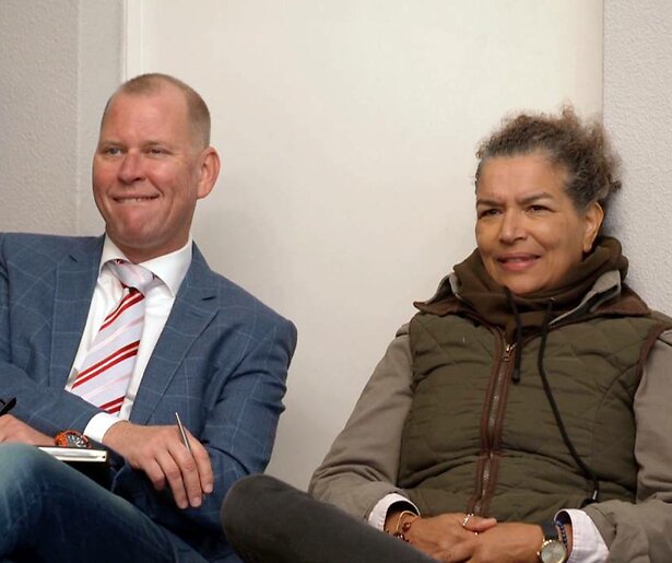 Strijd tegen telefoons in de les en te laatkomers barst weer los: DREAM SCHOOL keert terug