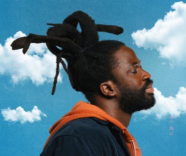 Britse comedyserie Dreaming Whilst Black van start op NPO 3