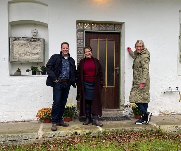 Dionne Stax gaat met Kajo en Eva op huizenjacht in Tsjechië in Droomhuis Gezocht