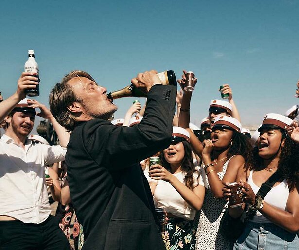 Is Mads Mikkelsen in Druk een betere leraar als hij aangeschoten is?