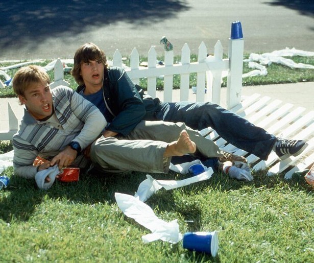 Ashton Kutcher en Seann William Scott weten even helemaal niets meer in Dude, Where's My Car?