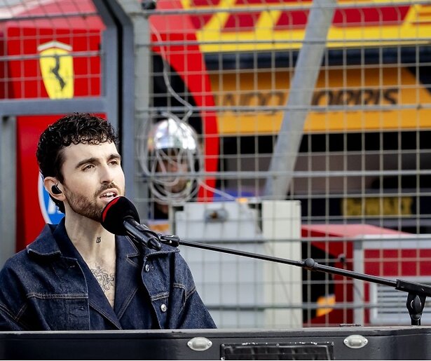 Duncan Laurence oogst lof met Wilhelmus tijdens GP Zandvoort