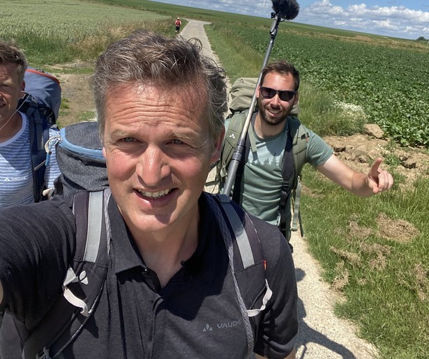 Arnaut Hauben start een wandeltocht door eigen land in Dwars door België